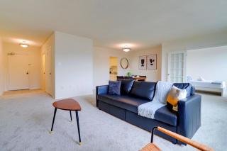 Stylish Crystal City Flat - Pool & Fitness - 5