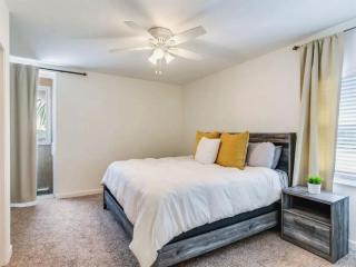 Spacious Three-Bedroom Condo with Gulf Views - 5