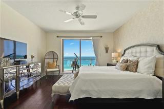 Spacious Three-Bedroom Apartment with Stunning Water Views - 3