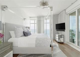 Stunning Four-Bedroom Penthouse with Gulf Views - 3