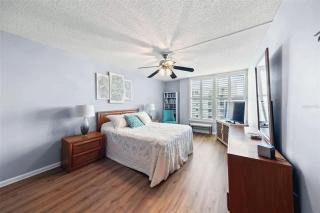 Charming Two-Bedroom Gulf-Front Condo - Venice - 3