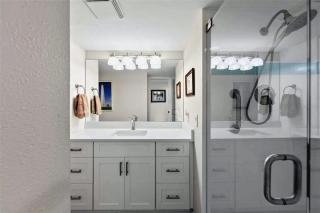 Charming Two-Bedroom Gulf-Front Condo - Venice - 2