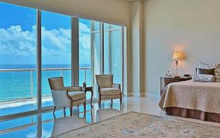 Sophisticated Oceanfront Penthouse with Breathtaking Views - 9