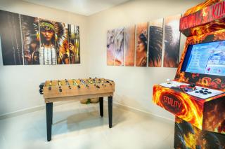 5 bedroom, with Arcade machine and foosball, 1 block from Lleras park P3 - 8