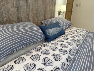 Pet Friendly Bright & Airy Beachside Bungalow - 5