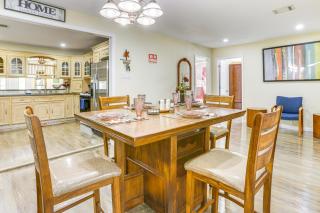 7 Mi to Dtwn Houston Family Home with Patio and Yard - 6