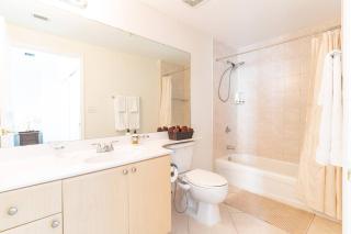 Lovely 2 bedrooms 2 bathrooms Apt, Sleeps 4, Split King bed, Free Parking, Pet OK - 4