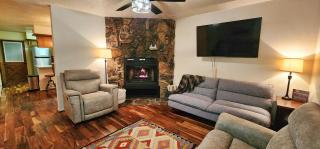 Valley Condo 117 - Creekside - WiFi - Hot Tub - Fireplace - Washer - Dryer - Playground - Red River - 0