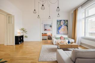 Pastel Dream 3BR Central Gem Artful Spacious - 2