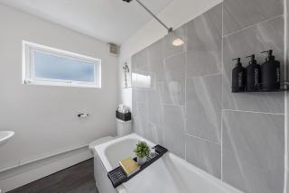 Cosy 2-Bed Home in the heart of Medway l Sleeps 5 - Gillingham - 3