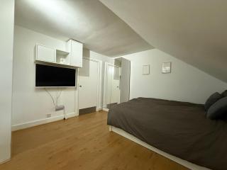 Bright & Stylish Studio Near Tube Station London - 5