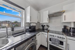 Cosy 2-Bed Home in the heart of Medway l Sleeps 5 - Gillingham - 1