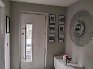 Stylish 5-bedroom retreat just minutes from Belfast city - 3