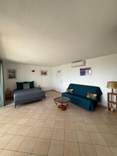 Vue mer et montagne, piscine, proche de la plage avec citerne d eau et parking - 7