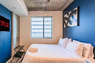 Relaxing 2BD - Central Downtown - Gym, Pool, Parking - 7