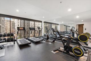 Sleek 1-Bed Canberra Flat with Gym & Sauna Access - Canberra - 6