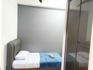 Apt 1 to 11pax BKT Jalil Pool Gym 7min LRT Wi-Fi YSW Homes - 9