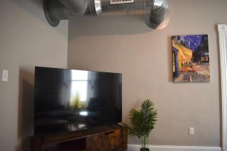 Urban Oasis 4BR Industrial Apartment - 2