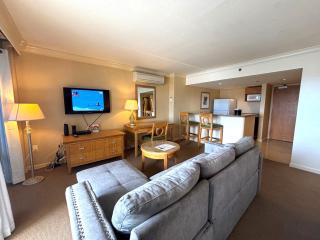 Ilikai Apt 302 - Spacious Studio with Stunning Ocean & Harbor Views - Honolulu - 5