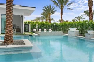 Sleeps 17 6B Retreat w Pool Pickleball Putting Green Bravo Villa 3 by AvantStay - 8