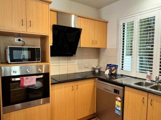 Sunny St Lucia Stay with 5 Beds & Free Parking - 3