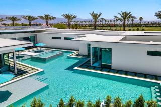 24-Person Luxe Retreat Pool, Firepit, Putting Green Minutes from Golf Dining Bravo by AvantStay - Indio - 0
