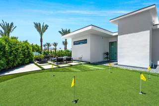 Sleeps 23 Pool Firepit Putting Green Minutes to Golf Dining bravo Villa 7 by AvantStay - 7