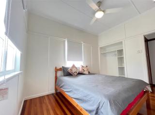 6 Mins to City-Stylish Retreat - 5