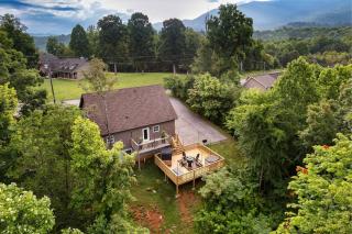 Relax and Recharge Sauna Hot Tub and Gym - 4