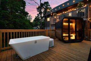 Relax and Recharge Sauna Hot Tub and Gym - 8