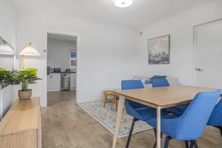 3-Bed Campbelltown Stay with Private Balcony - 5