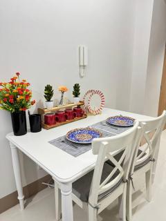 Unistay Shore 3 Tower 2 10th floor near MOA and AIRPORT - 1