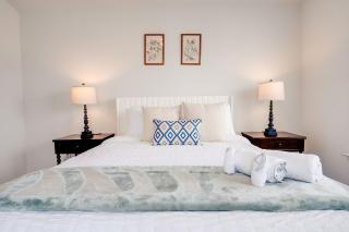 Savvy Retreat Pooler King Bed Gym Pool - 9
