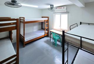RedDoorz at Qhouzz near PUP - Manille - 0