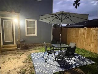 1 BR 1 Bath Airport SpaceX LNG WashDry Yard Patio Pets - 9