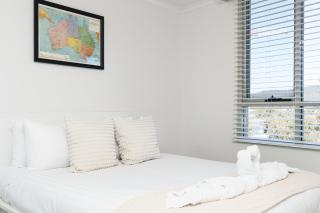 Modern 2BR Balcony with Views and Close to City - Hosted by Canstay - - 3