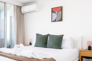 Modern 2BR Balcony with Views and Close to City - Hosted by Canstay - - 4