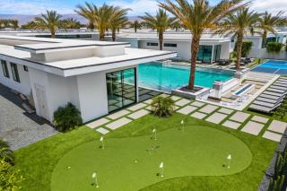 Luxe 27-Guest Retreat w Pool Hot Tub Pickleball Putting Green Bravo by AvantStay - Indio - 8