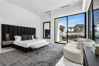 Sleeps 26 Pool Hot Tub Pickleball Putting Green Bravo Villa 12 by AvantStay - 3