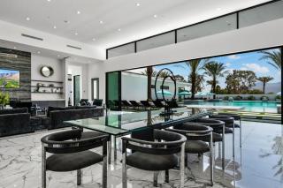 Luxe 27-Guest Retreat w Pool Hot Tub Pickleball Putting Green Bravo by AvantStay - Indio - 7