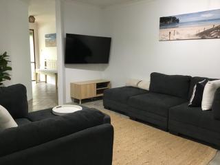 Hakea Haven - Family and Pet-Friendly Holiday Home - 8