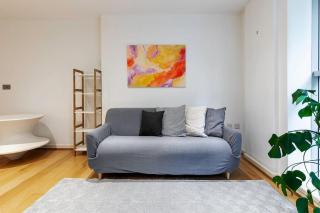 Central 2-bed 2-bath apartment in Old Street - 1