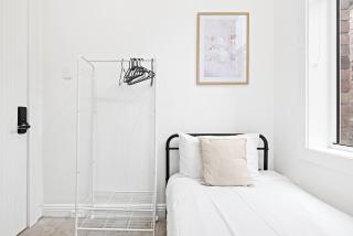Quiet Single Room in Central Kensington Location - External Kitchen or Bathroom Access - 0