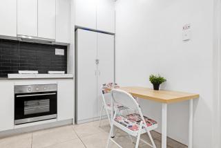 Quiet Single Room in Central Kensington Location - External Kitchen or Bathroom Access - 1