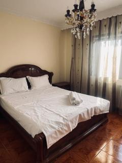 Urban Stay with 3 bedrooms - 4
