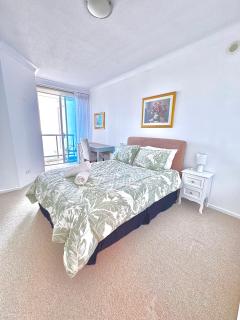 Chevron Renaissance Level 32 3BR 2B Ocean Views - Gold Coast - 1