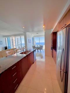 Chevron Renaissance Level 32 3BR 2B Ocean Views - Gold Coast - 3