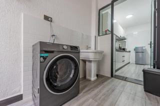 The lovely two bedroom apartment with swimming pool ,gym and all modern facilities in kilimani - 4