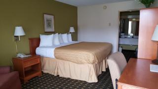 Days Inn & Conf Center by Wyndham Southern Pines Pinehurst - 9