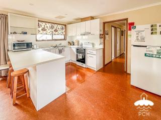 14 Tecoma Ave - Stay 5 Nights PAY 4 - Jan 1-22 - 8